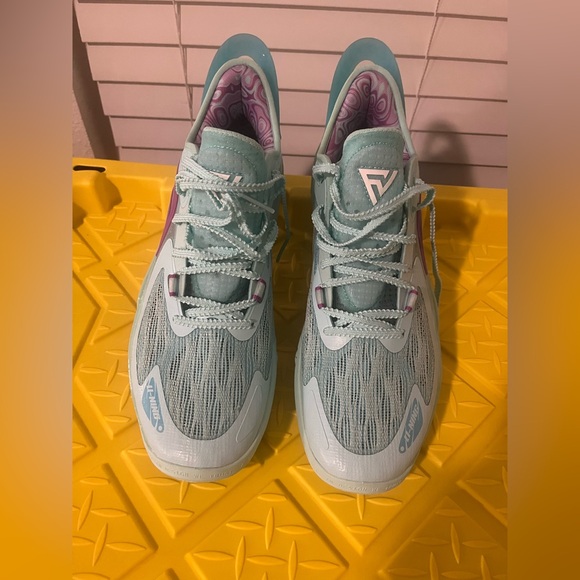 Li-Ning Basketball Shoes 11.5 Turquoise Used only for pictures. Never worn - Picture 1 of 10